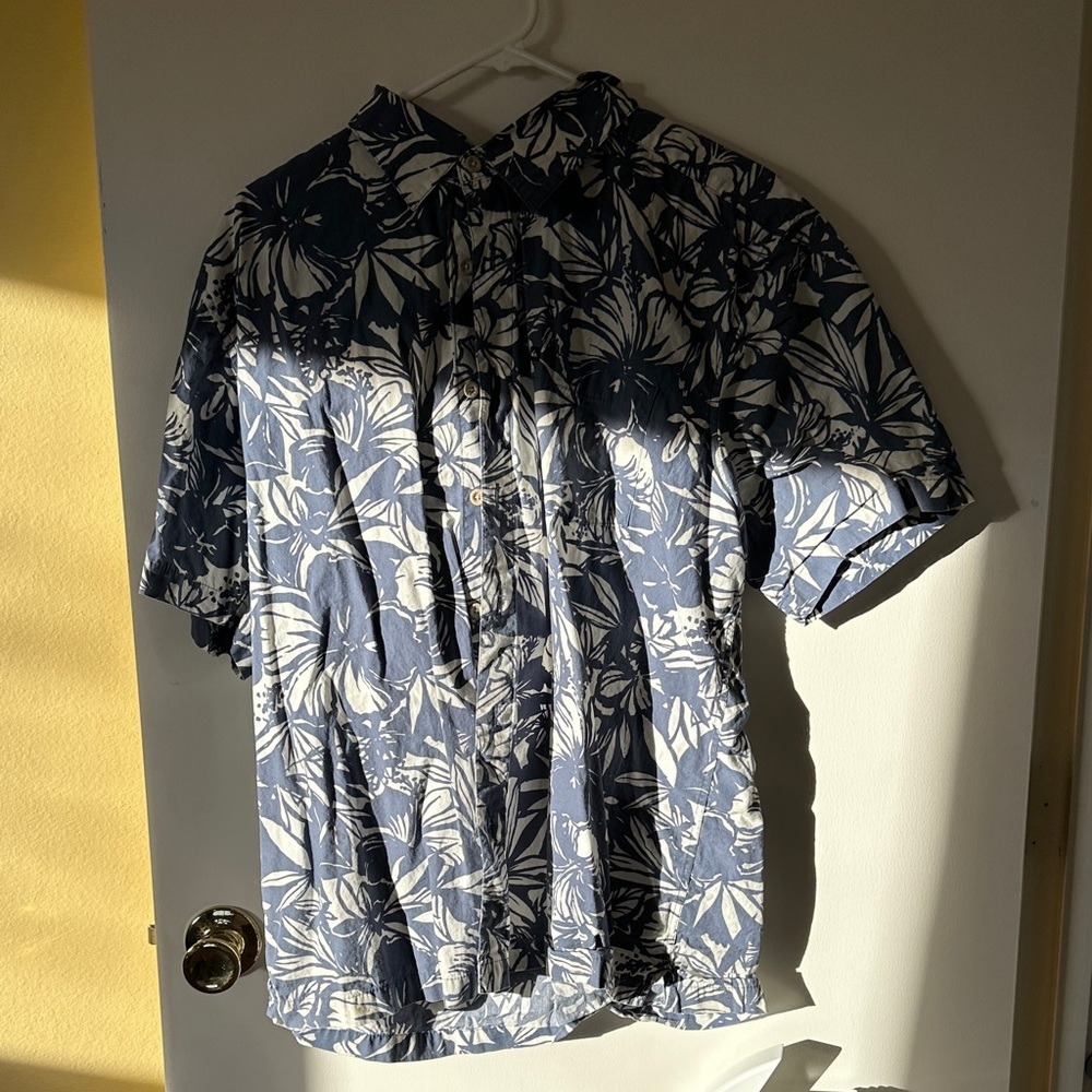 Quiksilver Navy and White Floral Short-Sleeve Button-Down Shirt